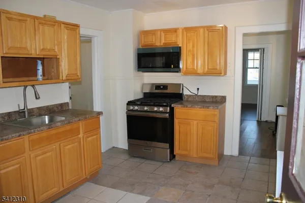 $2,100 | 722 Roselle Street, Linden, NJ 07036