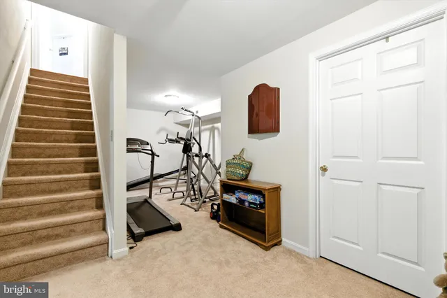 a view of entryway with furniture