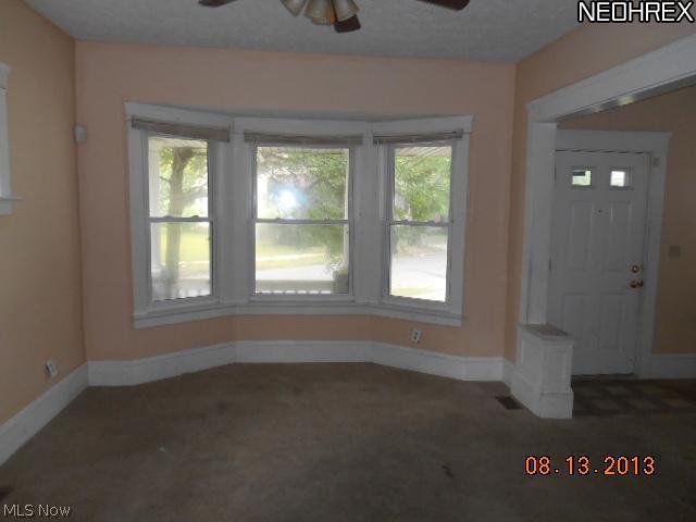 414 Cleveland Road Cleveland, OH 44108 - Photo 3 of 14 Gallery Image 3