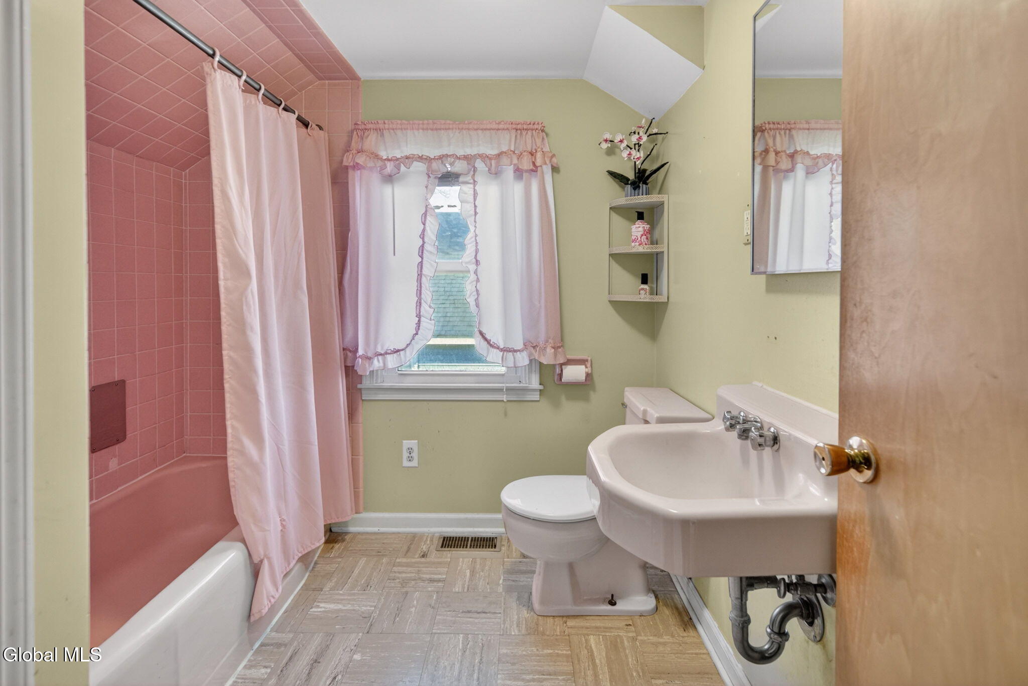 5 Alta Road Colonie, NY 12304 - Photo 16 of 23 19-web-or-mls-019-019_DSC02945