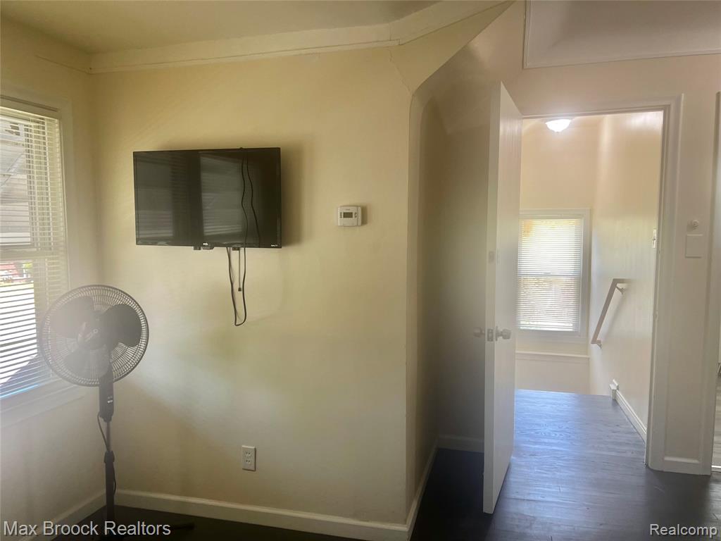 15518 Meyers Road Detroit, MI 48227 - Photo 4 of 29