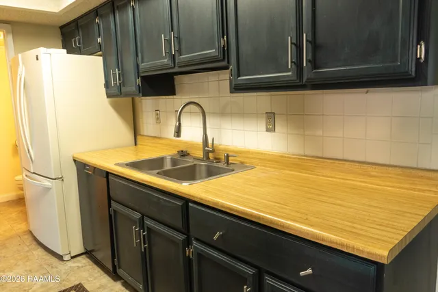 $97,500 | 101 Wilbourn Boulevard, Unit 404, Lafayette, LA 70506