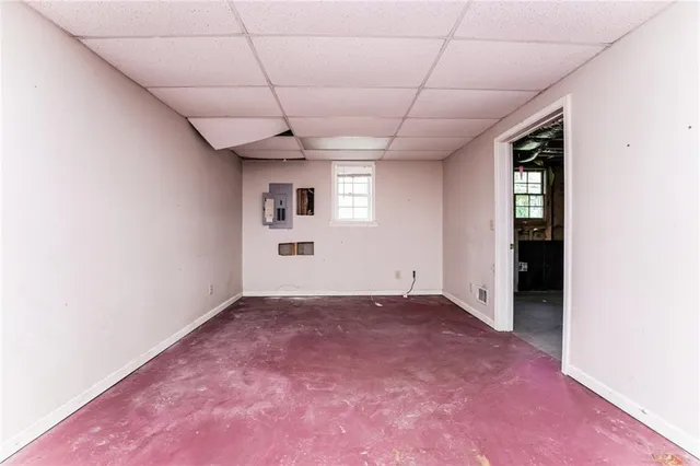 an empty room with windows and a ceiling fan