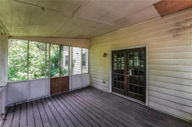 a view of a back yard