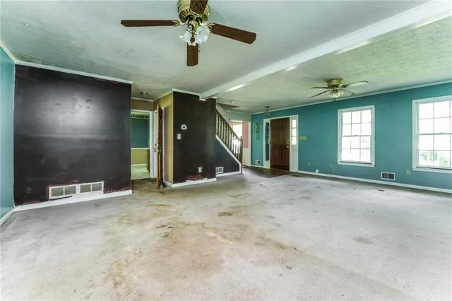 a view of a livingroom with an empty space