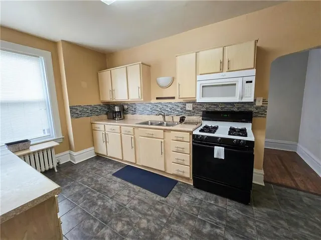 $2,000 | 224 South Pacific Avenue, Unit 1, Pittsburgh, PA 15224