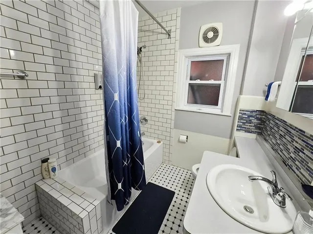 $2,000 | 224 South Pacific Avenue, Unit 1, Pittsburgh, PA 15224