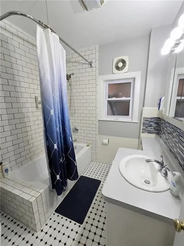 $2,000 | 224 South Pacific Avenue, Unit 1, Pittsburgh, PA 15224