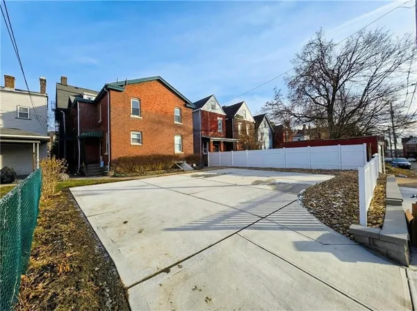 $2,000 | 224 South Pacific Avenue, Unit 1, Pittsburgh, PA 15224