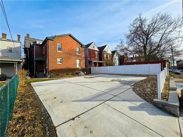 $2,000 | 224 South Pacific Avenue, Unit 1, Pittsburgh, PA 15224