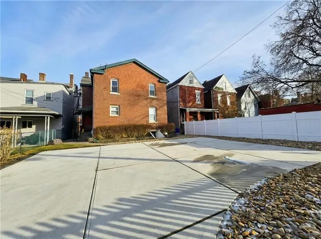 $2,000 | 224 South Pacific Avenue, Unit 1, Pittsburgh, PA 15224