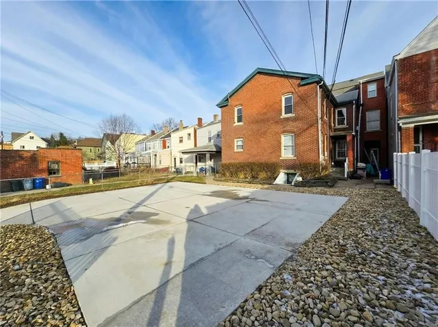 $2,000 | 224 South Pacific Avenue, Unit 1, Pittsburgh, PA 15224