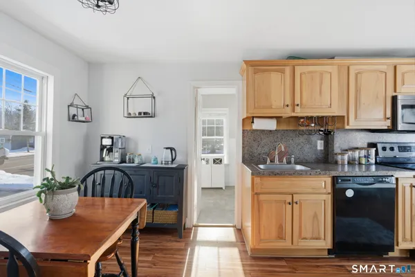 $319,900 | 687 East Street South, Suffield, CT 06078