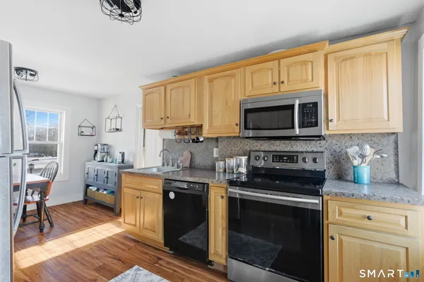 $319,900 | 687 East Street South, Suffield, CT 06078