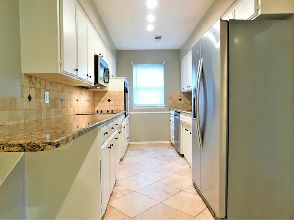 $2,350 | 126 Bluebonnet Drive, Highland Village, TX 75077
