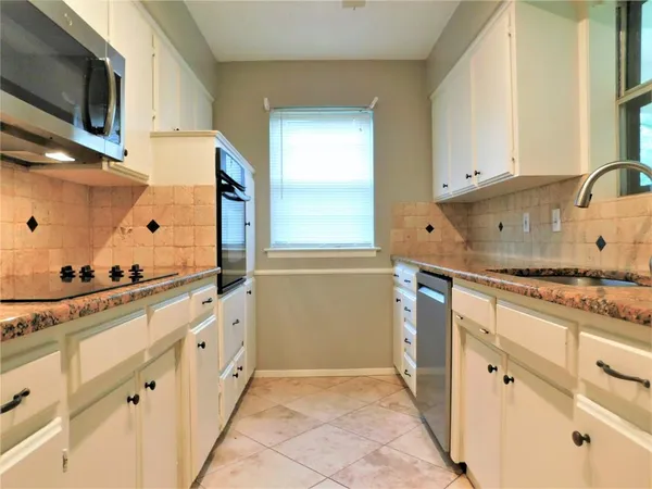 $2,350 | 126 Bluebonnet Drive, Highland Village, TX 75077