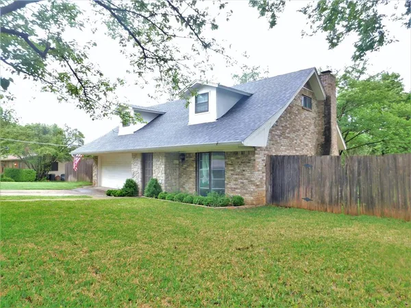 $2,350 | 126 Bluebonnet Drive, Highland Village, TX 75077