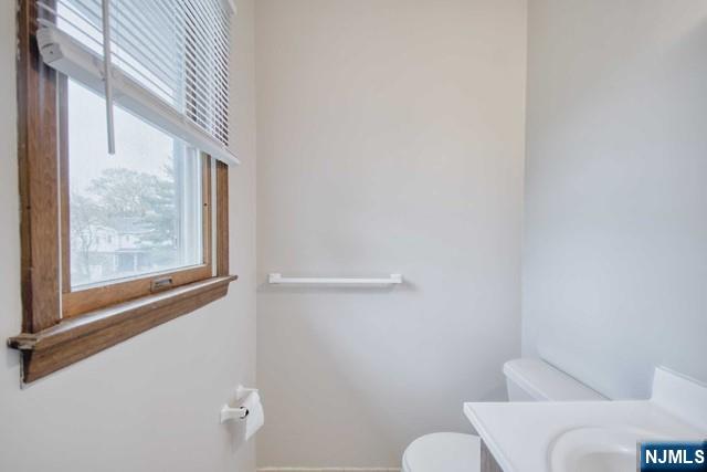 44 Newcomb Road Tenafly, NJ 07670 - Photo 8 of 17