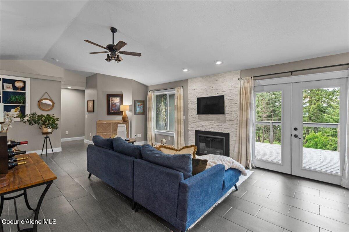 11243 West Hidden Valley Road Rathdrum, ID 83858 - Photo 19 of 86 20-Living Room