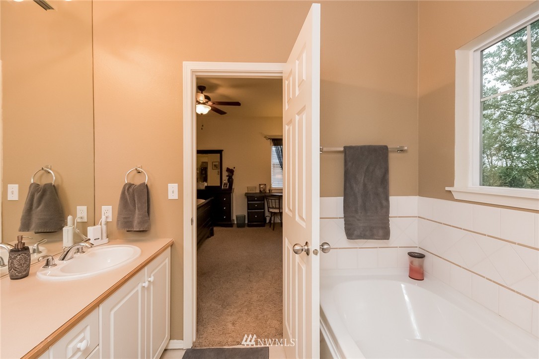 512 South 46th Place Renton, WA 98055 - Photo 11 of 18