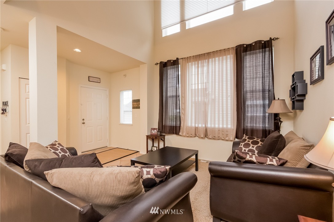 512 South 46th Place Renton, WA 98055 - Photo 3 of 18