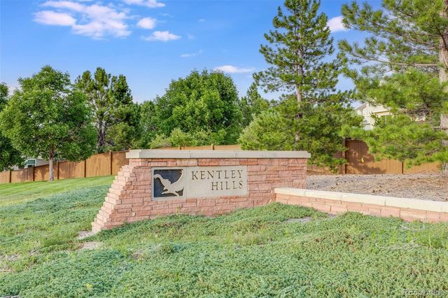 a view of a back yard