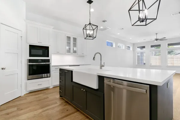 $4,700 | 1127 East 23rd Street, Houston, TX 77009