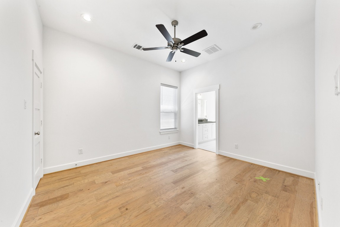 1127 East 23rd Street Houston, TX 77009 - Photo 24 of 29 Secondary Bedrooms