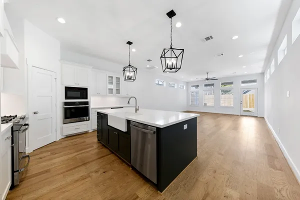 $4,700 | 1127 East 23rd Street, Houston, TX 77009