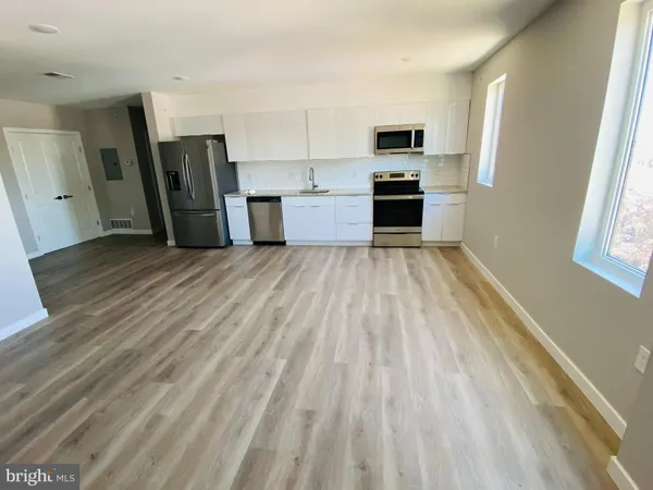 $2,400 | 2807 South 11th Street, Unit 4, Philadelphia, PA 19148