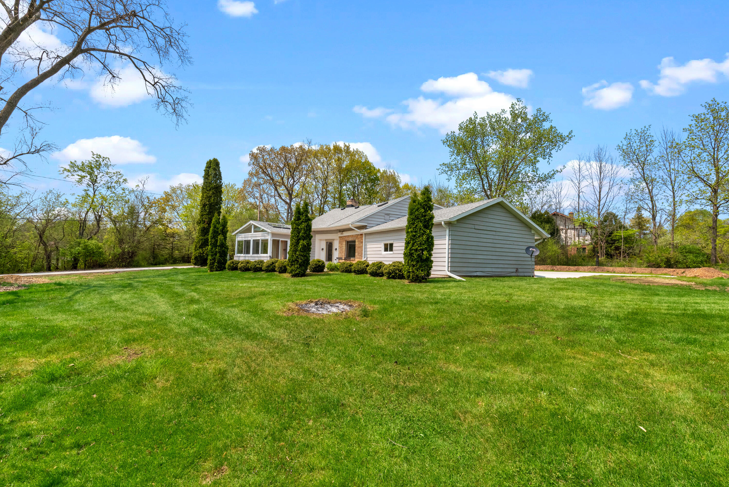 890 W Green Tree Rd-24