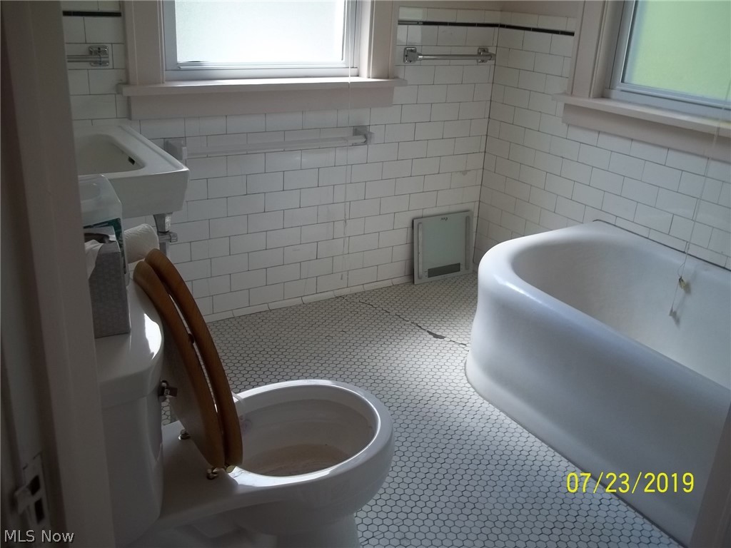 1672 Wood Road Cleveland Heights, OH 44121 - Photo 12 of 23