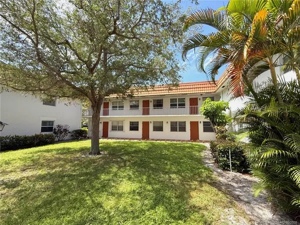 $109,900 | 2600 Southeast Ocean Boulevard, Unit F12, Stuart, FL 34996