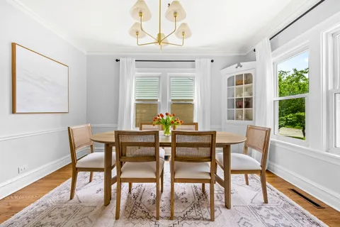 $529,000 | 1325 East Walnut Avenue, Des Plaines, IL 60016