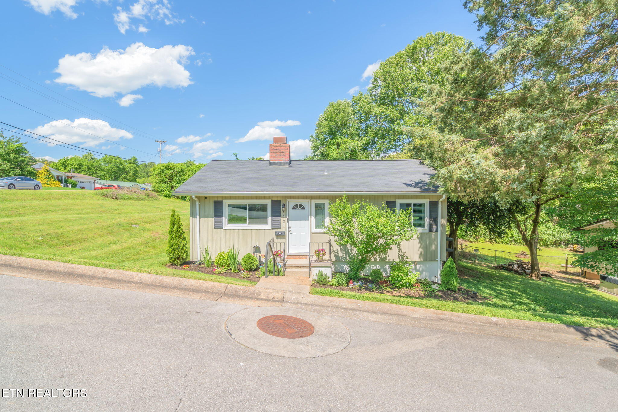 101 Temple Road Oak Ridge, TN 37830 - Photo 3 of 23 5-web-or-mls-101 Temple Road-6