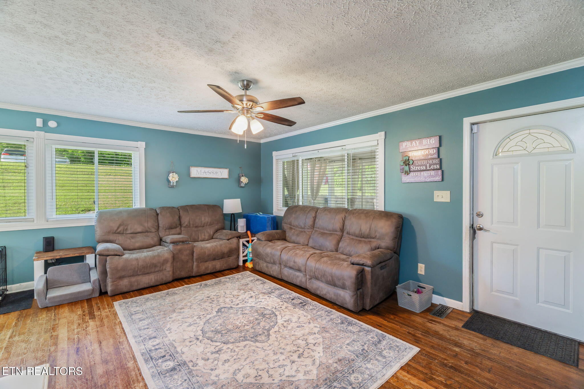 101 Temple Road Oak Ridge, TN 37830 - Photo 10 of 23 Living Room