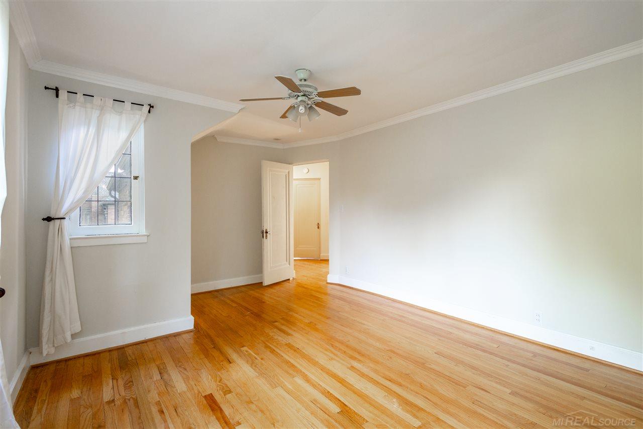 816 Bedford Road Grosse Pointe, MI 48230 - Photo 25 of 37 31396765-24.JPG