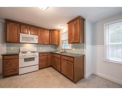 23 Grandview Street Springfield, MA 01118 - Photo 8 of 32