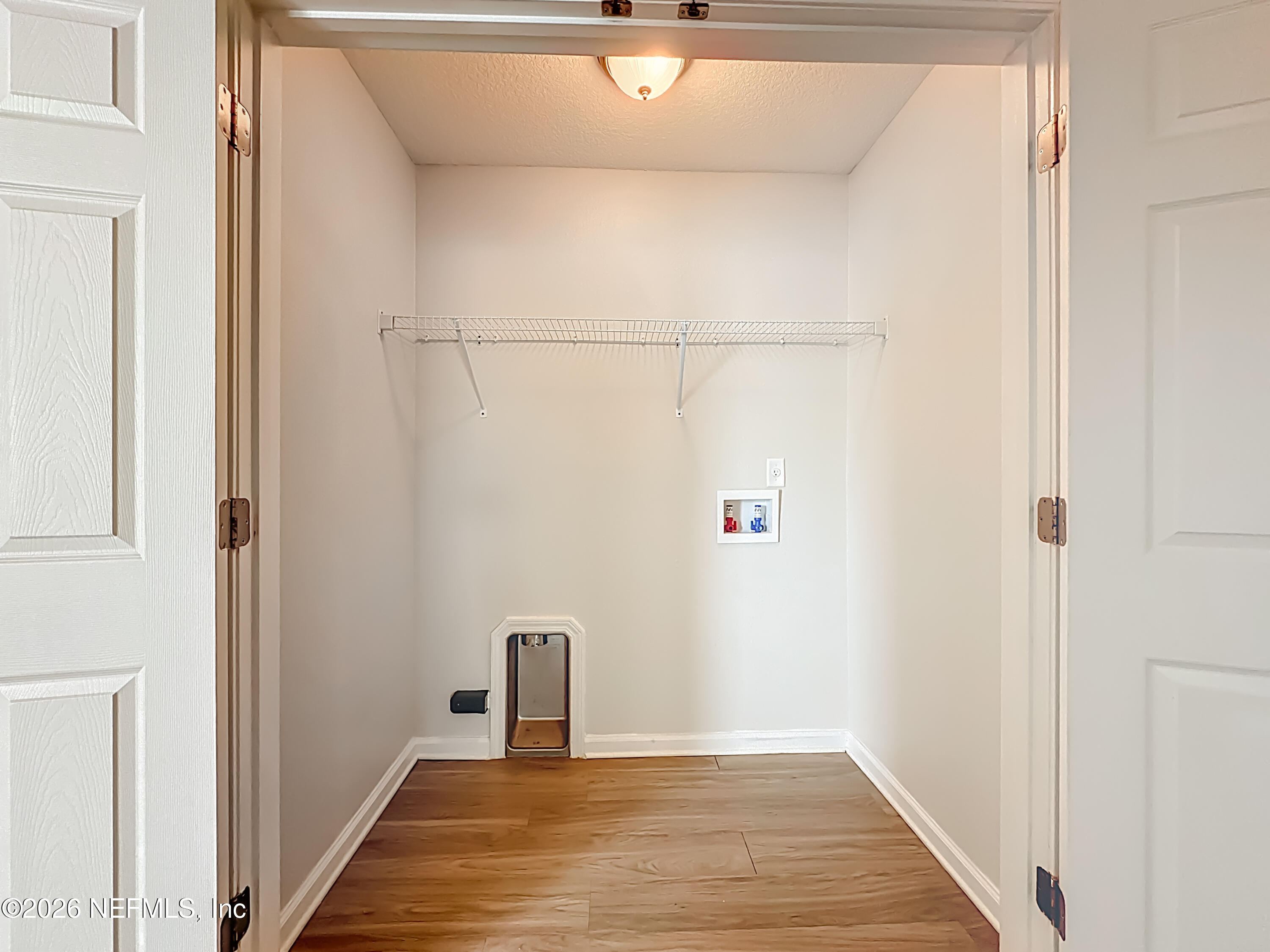 9487 Thorn Glen Road Jacksonville, FL 32208 - Photo 16 of 19 a view of a hallway