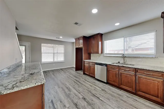 $2,575 | 2702 Yellowstone Park Lane, Corinth, TX 76210