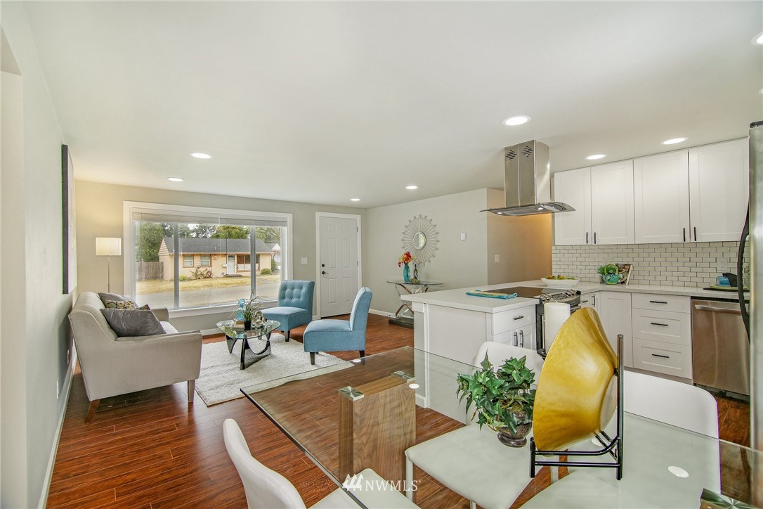 3715 Northeast 7th Street Renton, WA 98056 - Photo 4 of 15