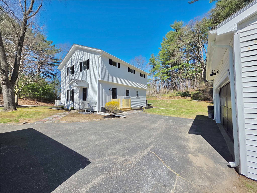 8 Wolf Hill Road Smithfield, RI 02917 - Photo 5 of 32