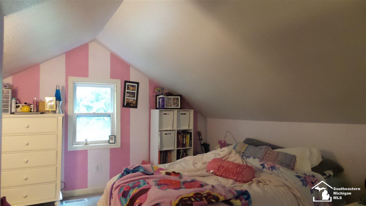 8200 Adler Road Lambertville, MI 48144 - Photo 4 of 18 31382689-3.JPG