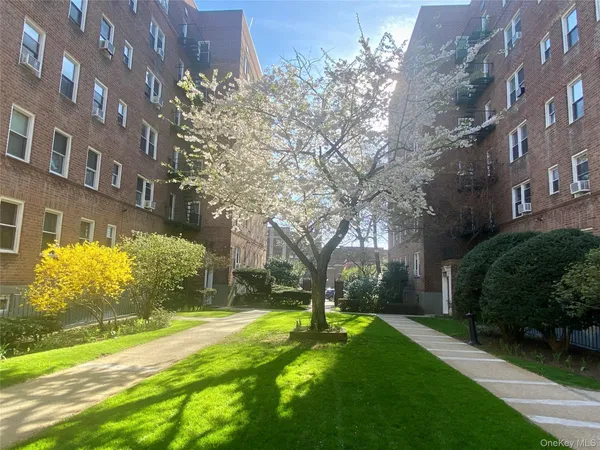 $184,000 | 22 Mulford Place, Unit 5C, Hempstead, NY 11550