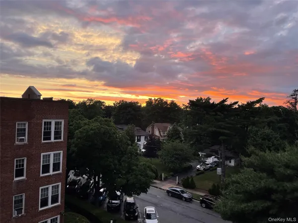 $184,000 | 22 Mulford Place, Unit 5C, Hempstead, NY 11550