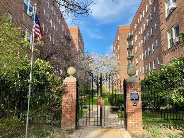 $184,000 | 22 Mulford Place, Unit 5C, Hempstead, NY 11550