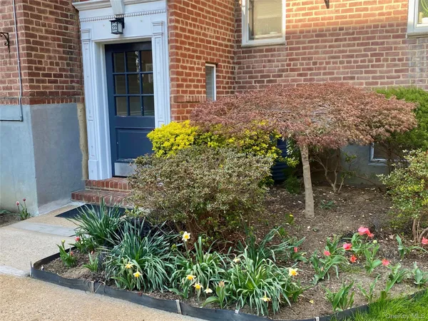 $184,000 | 22 Mulford Place, Unit 5C, Hempstead, NY 11550