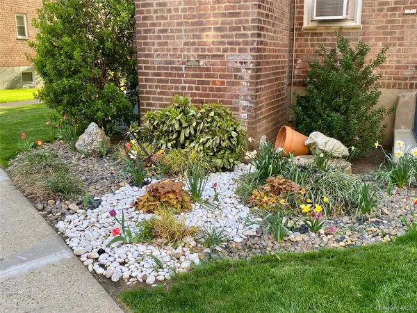 $184,000 | 22 Mulford Place, Unit 5C, Hempstead, NY 11550