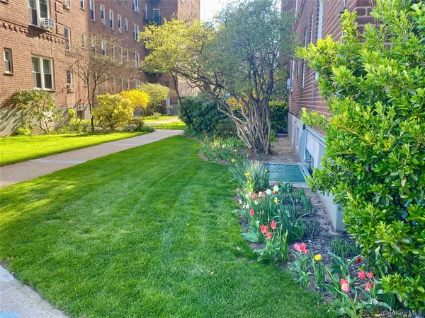 $184,000 | 22 Mulford Place, Unit 5C, Hempstead, NY 11550