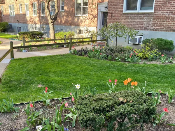 $184,000 | 22 Mulford Place, Unit 5C, Hempstead, NY 11550